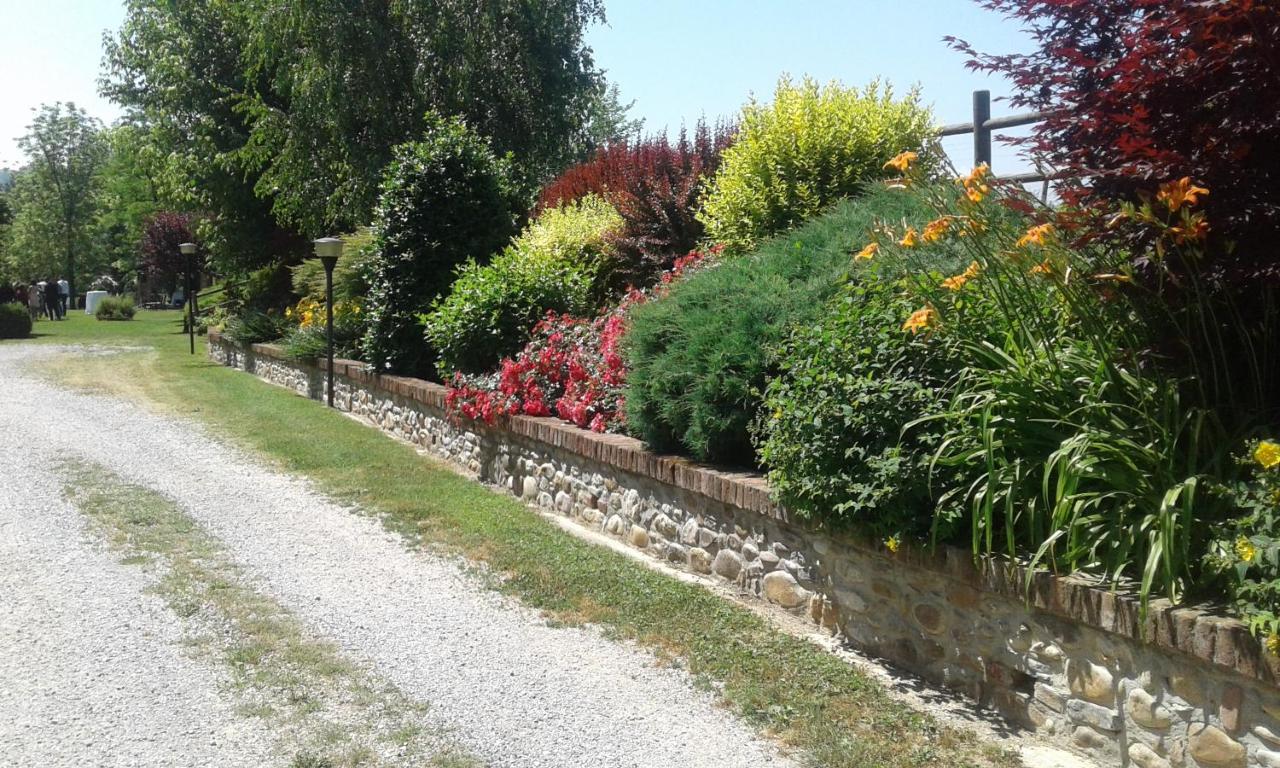 Cascina Stralla Farigliano ภายนอก รูปภาพ