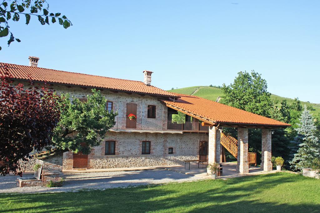 Cascina Stralla Farigliano ภายนอก รูปภาพ