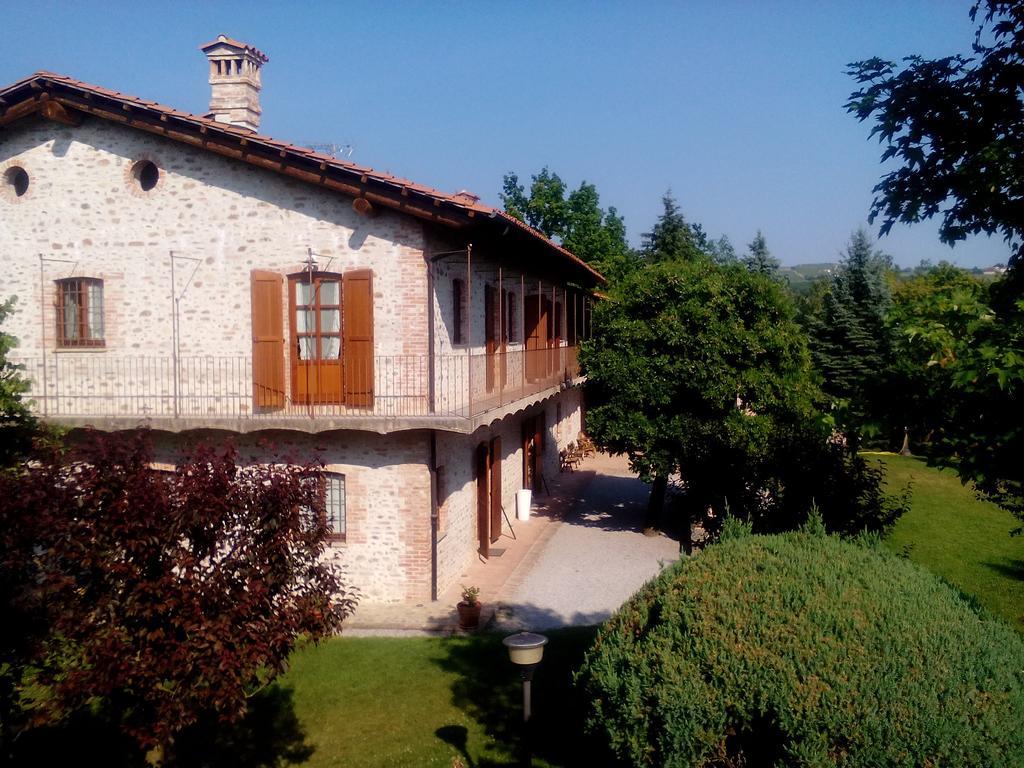 Cascina Stralla Farigliano ภายนอก รูปภาพ