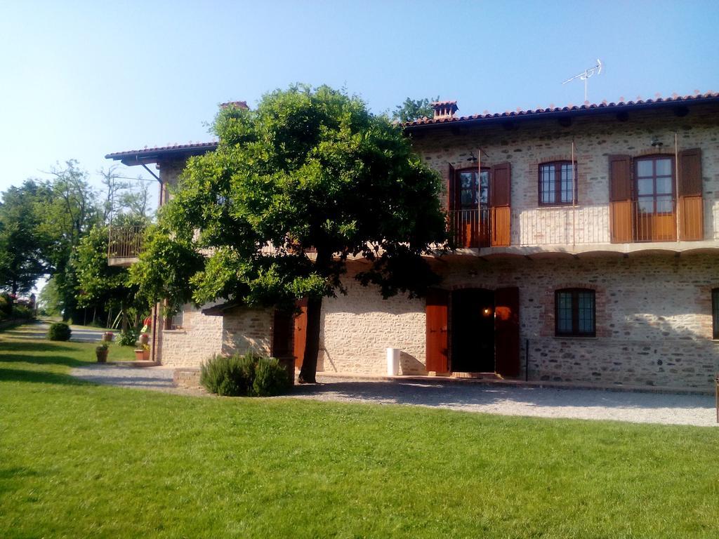Cascina Stralla Farigliano ภายนอก รูปภาพ